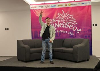 Conoce a Eddy Valenzuela, el talentoso cantante que abre la presentación de La Original Banda El Limón en la Feria de San Francisco Pachuca