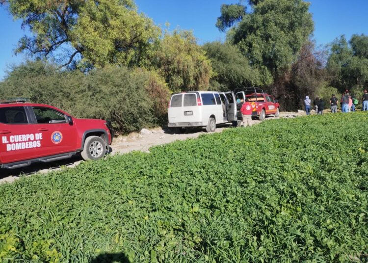 Se refuerza búsqueda de personas que cayeron a canal en Atitalaquia