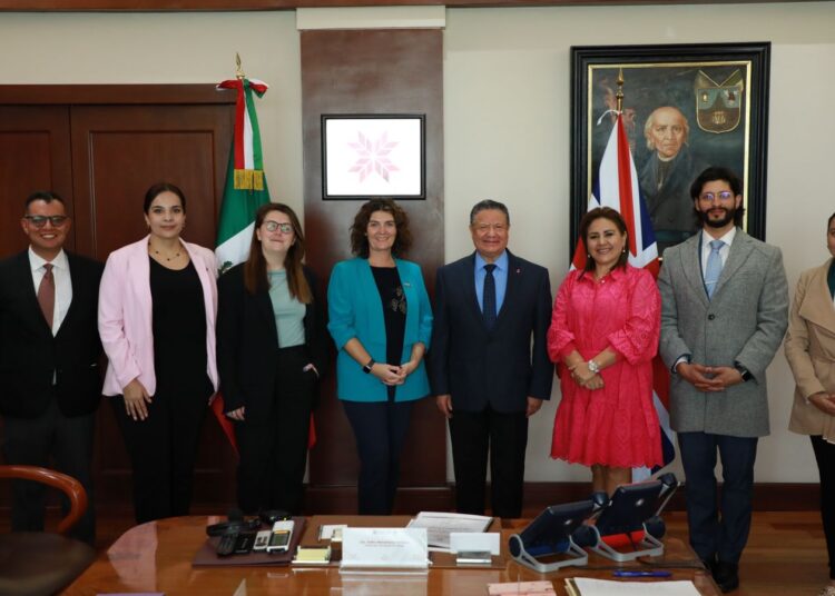 Se reúne Julio Menchaca con embajadora del Reino Unido