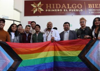 Entrega SEBISO tarjetas de apoyo a comunidad LGBTTTI