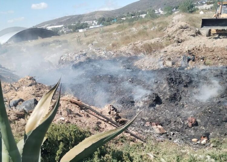 Sofocan en su totalidad incendio en predio de Mineral de la Reforma