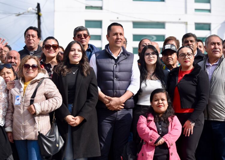 Cristhian Martínez arranca obras de bacheo en Tula