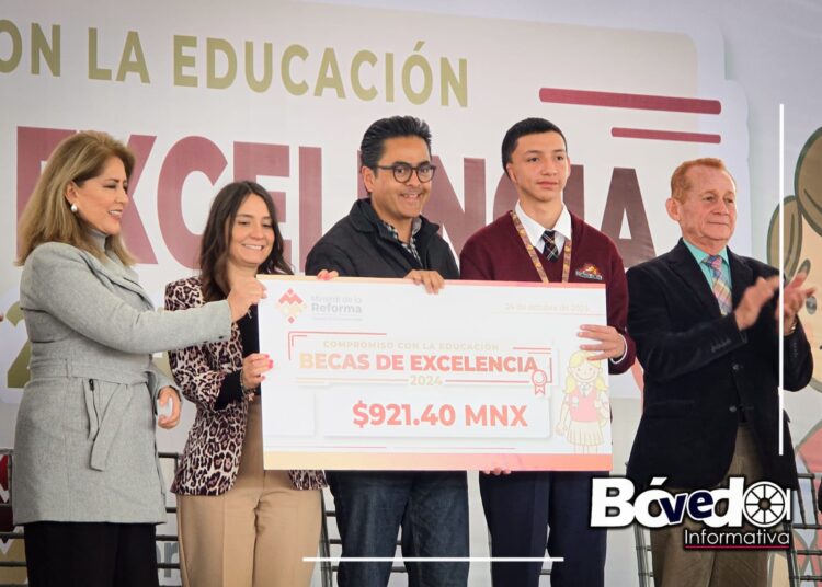 Entrega Eduardo Medécigo Becas de Excelencia a Mineralreformenses
