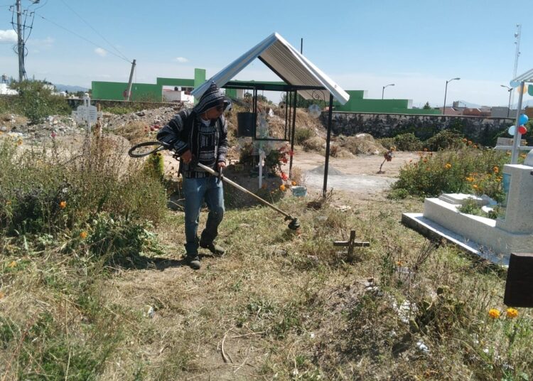 Realizan trabajos de limpieza de panteones en Tolcayuca