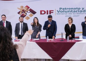 Toma protesta Eduardo Medécigo a integrantes del patronato y voluntariado del DIF Municipal