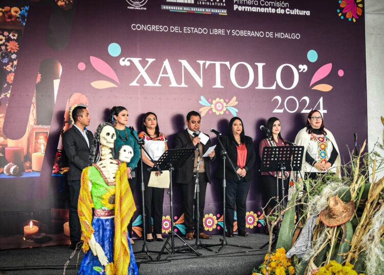 Con altares, LXVI Legislatura celebra día de muertos