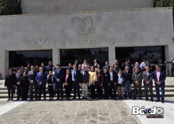 Alcaldes entregan iniciativas de ley de ingresos para el 2025