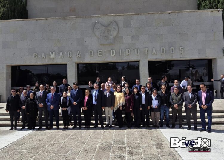 Alcaldes entregan iniciativas de ley de ingresos para el 2025