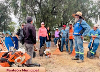 Realiza Claudia Sandoval jornada de limpieza en panteones de Atitalaquia