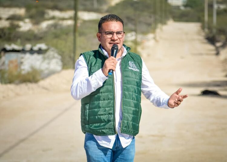 Emanuel Hernández anuncia obras de pavimentación y colaboración comunitaria