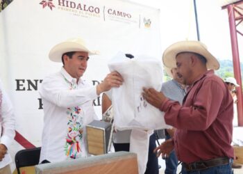 Recibieron apoyos apicultores y agricultores de la región Otomí Tepehua