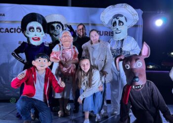 El espectáculo musical “Coco rescata tu tradición” brilló en Atitalaquia
