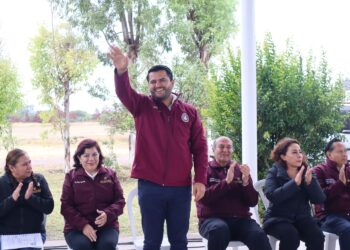 Miguel Moreno acude a recorrido por escuelas de Actopan