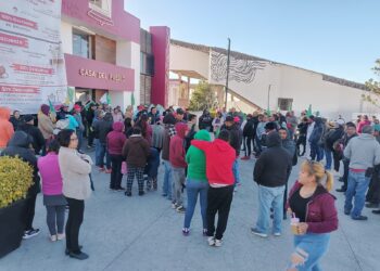 Realizan manifestación a las afueras de la presidencia municipal de Mineral de la Reforma