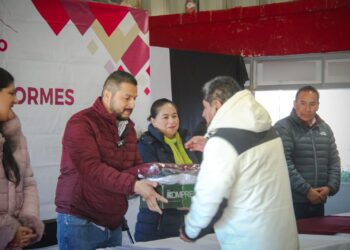 Tepeapulco impulsa el bienestar laboral con la entrega de uniformes a personal sindicalizado