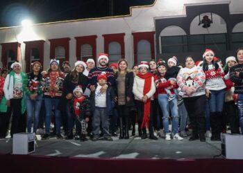 Tepeapulco se ilumina con esperanza: Desfile de La Luz y encendido del Árbol Navideño