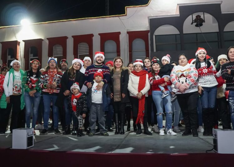 Tepeapulco se ilumina con esperanza: Desfile de La Luz y encendido del Árbol Navideño