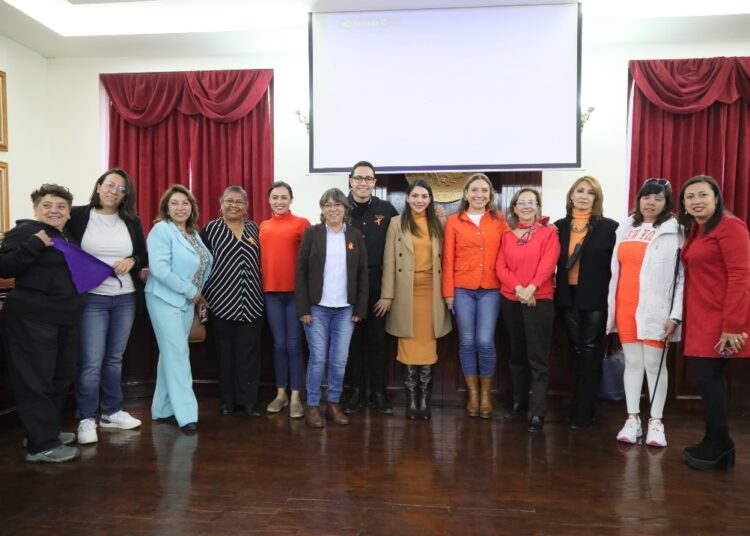 Ayuntamiento de Pachuca realiza activismo contra la violencia hacia niñas y mujeres