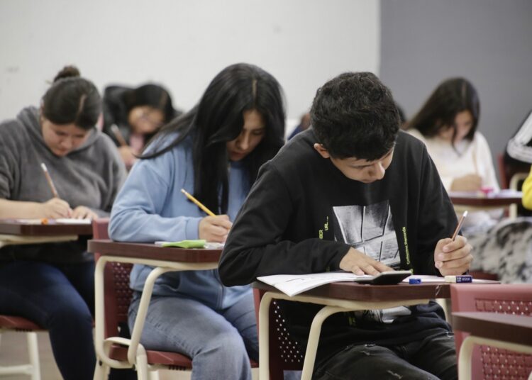 En puerta, examen de admisión UAEH para Médico Cirujano, Odontología y Bachillerato