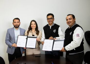 Autoridades de Mineral de la Reforma signan convenio para beneficio de la comunidad estudiantil