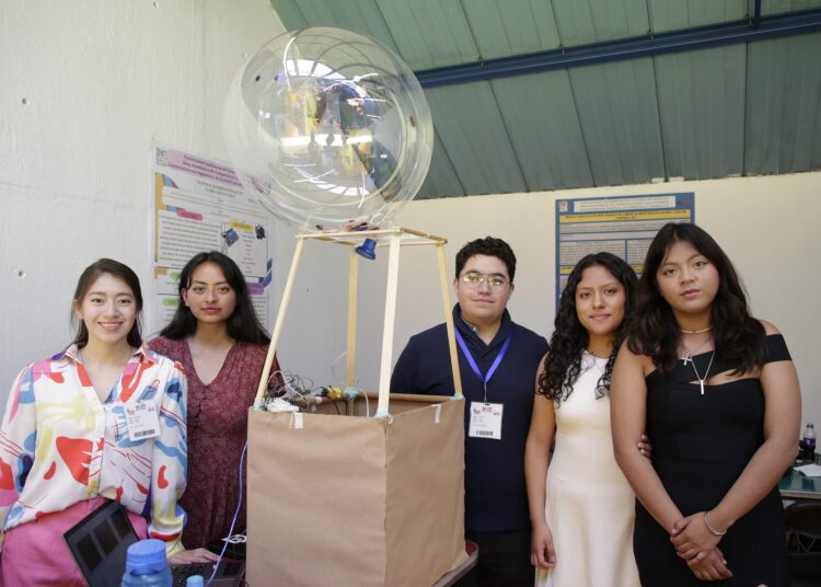 Estudiantes Garza desarrollan innovador sistema para prevenir accidentes en globos aerostáticos