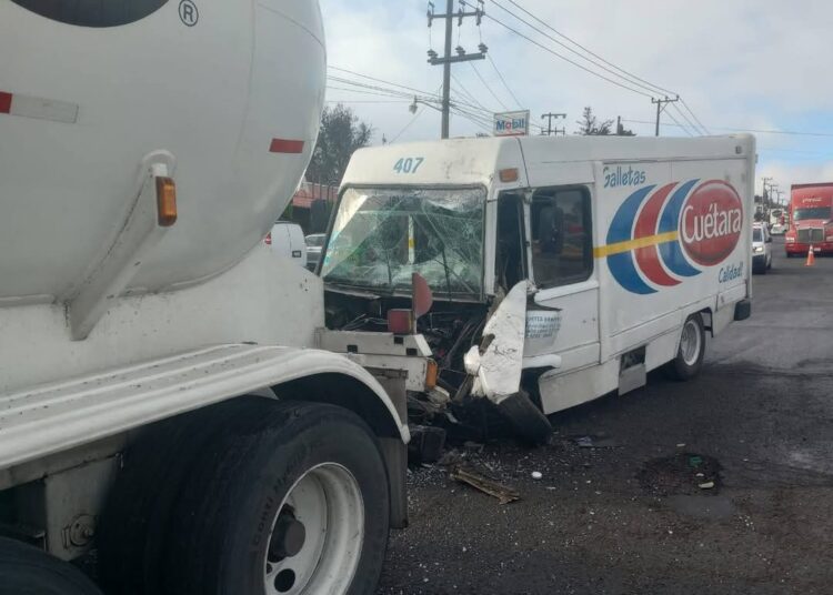 Accidente en carretera México-Tuxpan deja dos personas lesionadas