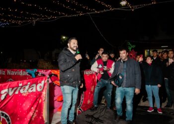 Inauguran pista de hielo en Ciudad Sahagún