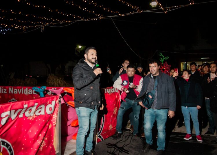 Inauguran pista de hielo en Ciudad Sahagún