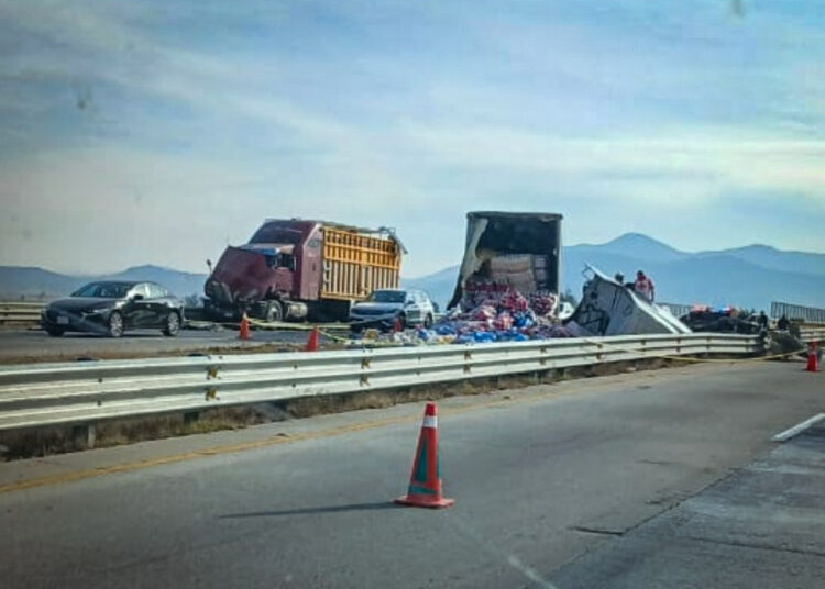 Trágico accidente en el Arco Norte: Colisión de carga pesada deja víctimas mortales