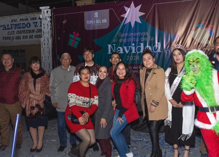 Cientos de familias disfrutan del Encendido del Árbol Navideño en Tepeji del Río