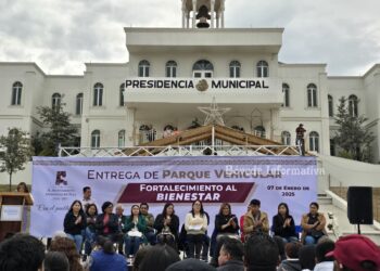 Yocelyn Tovar entrega nuevas unidades y moderniza alumbrado público