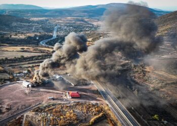 Sofocado incendio en poliducto de Pemex en Tepeji; hallan 6 tomas clandestinas