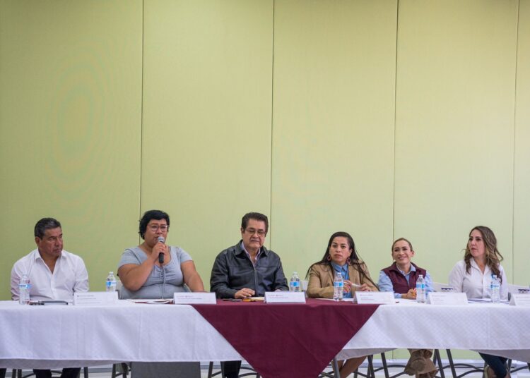 Tania Valdez participa en mesa de trabajo para erradicar la violencia contra las mujeres