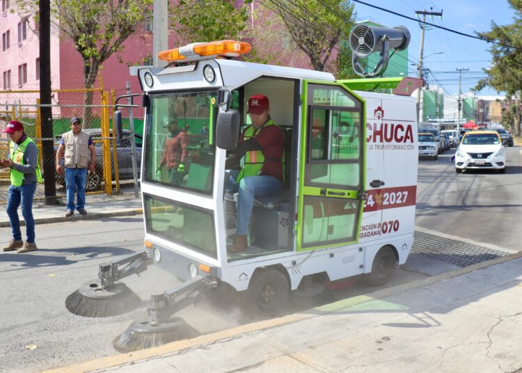 Barredoras eléctricas refuerzan faenas por la transformación en Pachuca