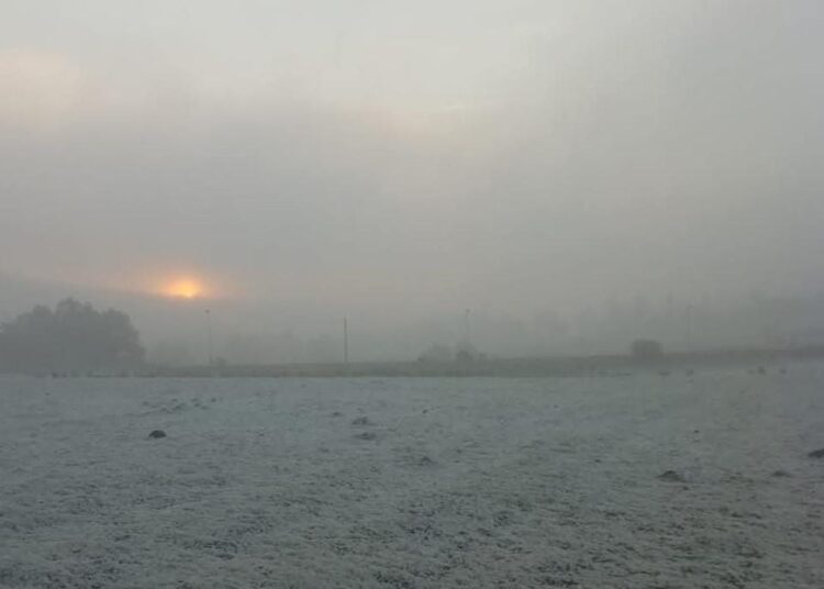 Lluvias, bajas temperaturas y agua nieve, presentes en diferentes zonas de Hidalgo