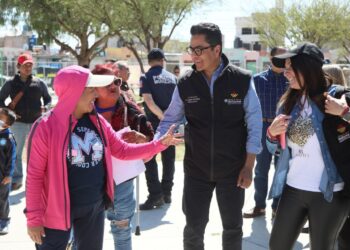 Atiende Eduardo Medécigo solicitudes de vecinos en Mineral de la Reforma