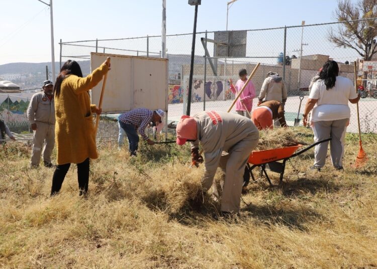 DIF Pachuca mejora Centro Comunitario en Barrio El Lobo con faena comunitaria