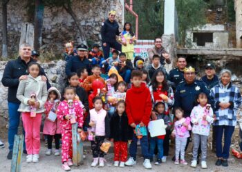 Jorge Reyes reparte juguetes y sonrisas en barrios de Pachuca