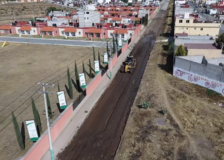 Gretchen Atilano atiende el llamado de los tizayucenses y rehabilita vialidades