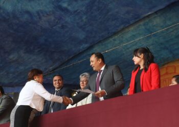 Toma de protesta de 52 nuevos órganos auxiliares en Tula de Allende