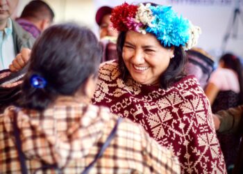 DIF Hidalgo entrega cobijas a familias de Tlanchinol