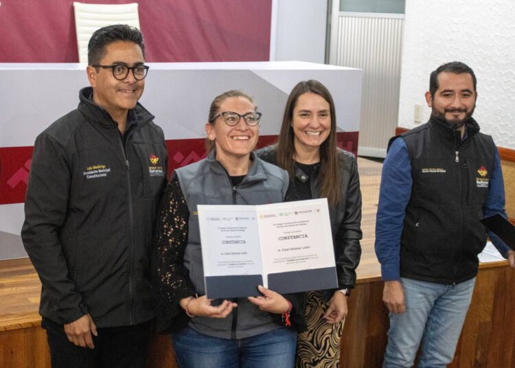 Capacitan a trabajadores del DIF de Mineral de la Reforma en calidad en el servicio