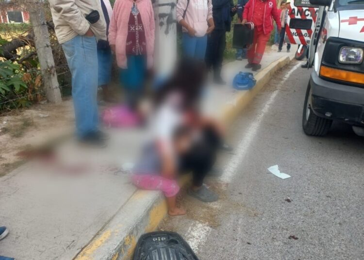 Grave accidente en Ixmiquilpan: Mujer y tres niños lesionados en motocicleta