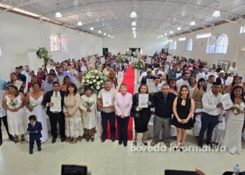 Teresa Olivares encabeza la ceremonia de matrimonios colectivos 2025 en Tlaxcoapan