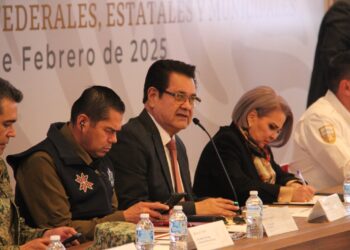 Guillermo Olivares encabeza reunión sobre estrategias migratorias en Hidalgo