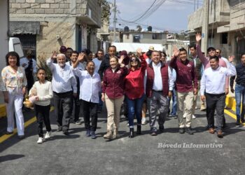 Tania Valdez inaugura la pavimentación de la calle Revolución en El Caracol