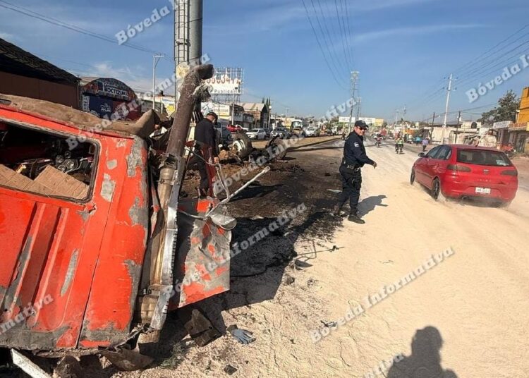 Fuerte accidente deja a una persona sin vida y varios lesionados en Tulancingo
