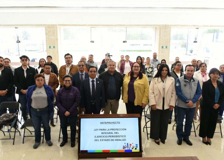 Participan periodistas en la creación de una ley de protección