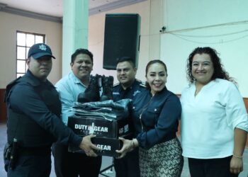 Entregan nuevos uniformes a la Policía Municipal de Actopan