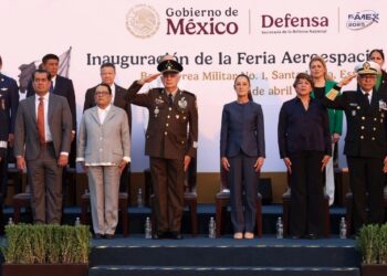 Julio Menchaca participó en la inauguración de la Feria Aeroespacial México 2025